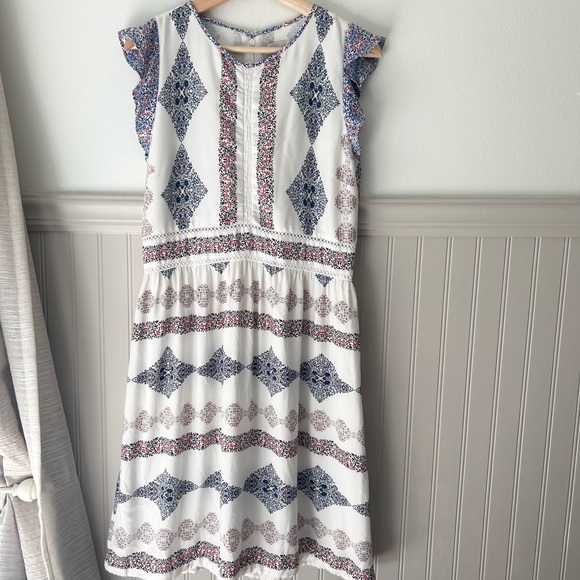 LOFT Dresses & Skirts - 🌼 LOFT Size 8 Boho Print Midi Dress – White with Red & Navy Flutter Sleeves
